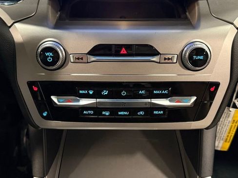 Certified 2022 Ford Explorer XLT w/ Equipment Group 202A image 31