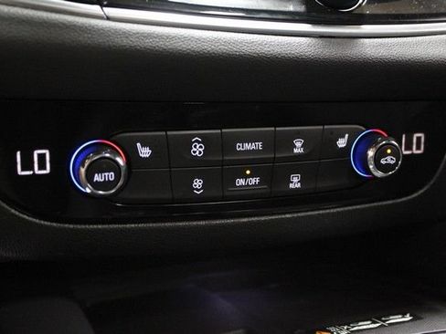 Certified 2023 Buick Enclave Essence w/ Experience Buick Package FWD image 28