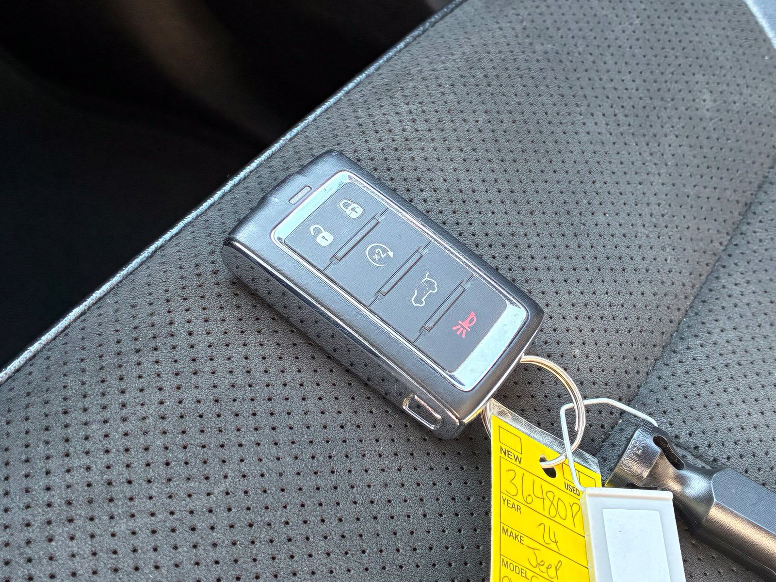 Used 2024 Jeep Grand Cherokee Altitude RWD image 25
