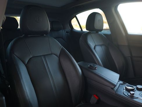 Used 2019 Alfa Romeo Stelvio image 27