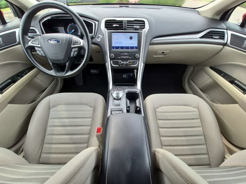 Used 2020 Ford Fusion SE FWD image 15