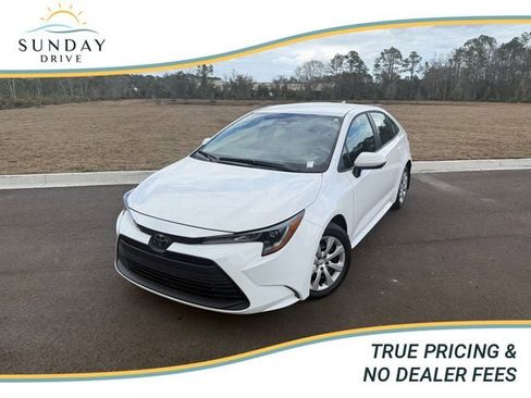 Used 2025 Toyota Corolla LE image 1