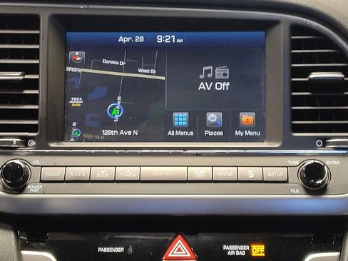 Used 2017 Hyundai Elantra Limited w/ Limited Tech Package 04 FWD image 25