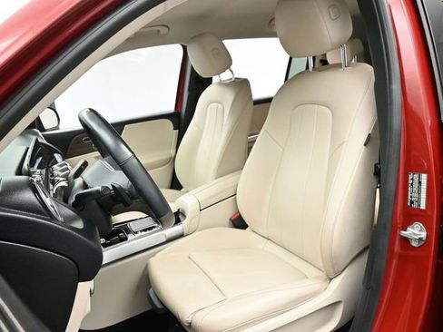 Used 2020 Mercedes-Benz GLB 250 GLB 250 w/ Premium Package image 12