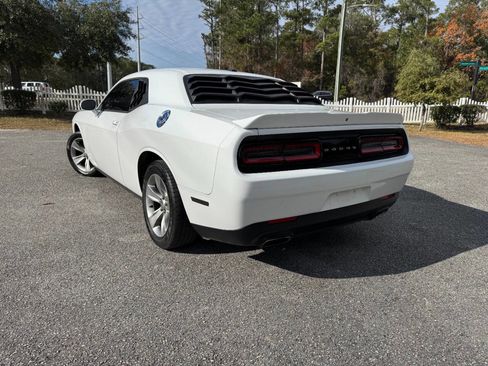 Used 2018 Dodge Challenger SXT image 31