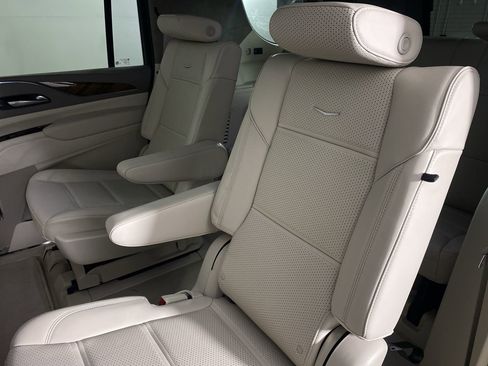 Certified 2024 Cadillac Escalade ESV Sport Platinum w/ LPO, ONYX Package image 15