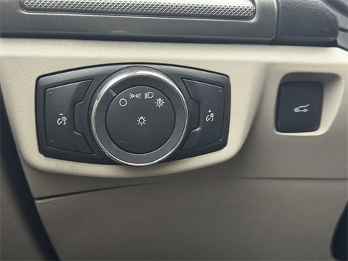 Used 2017 Ford Fusion SE w/ Fusion SE Technology Package image 22