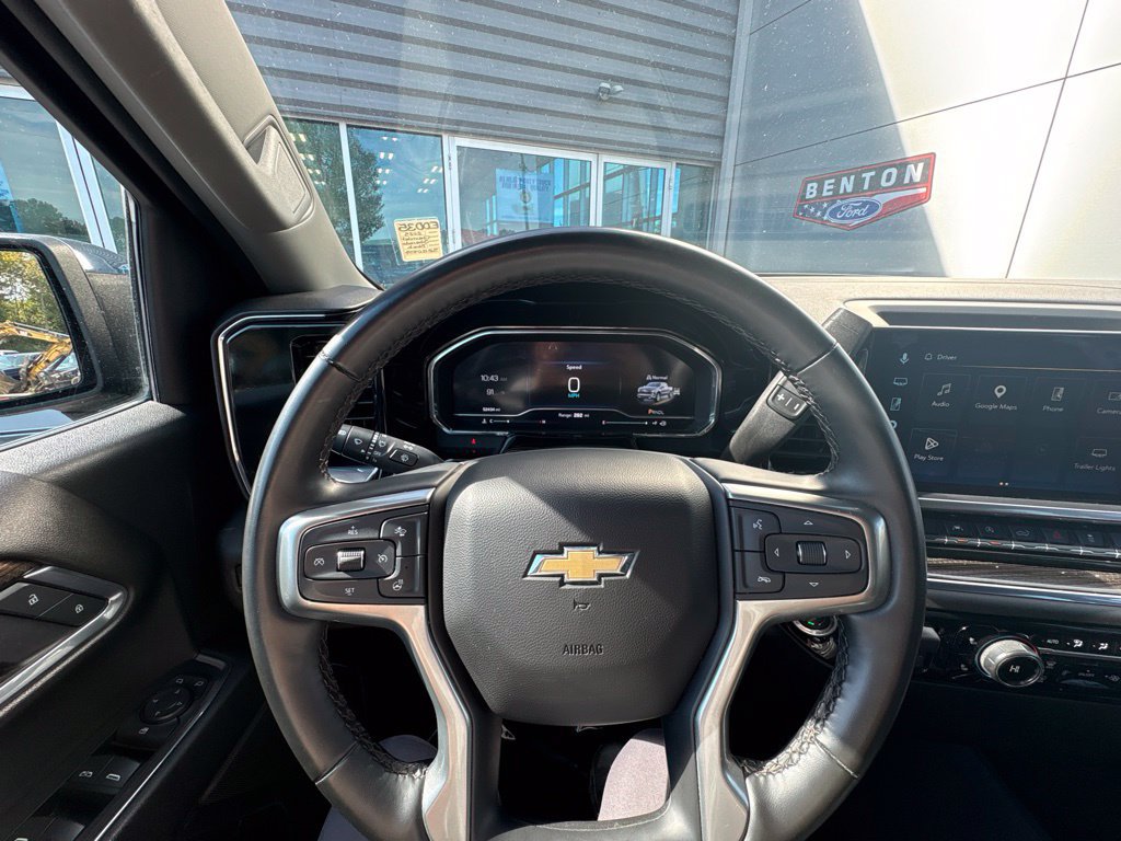 Used 2025 Chevrolet Silverado 1500 LT AWD/4WD image 17