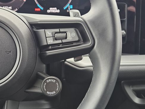 Certified 2025 Porsche Cayenne image 27