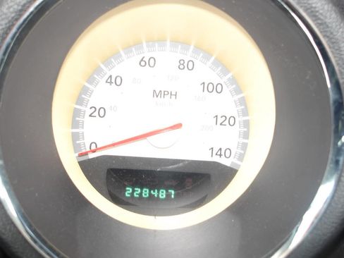 Used 2010 Dodge Charger Rallye image 12