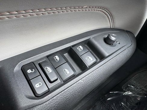 Used 2024 Jeep Compass Limited image 30