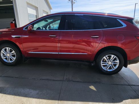 Used 2019 Buick Enclave Essence image 8