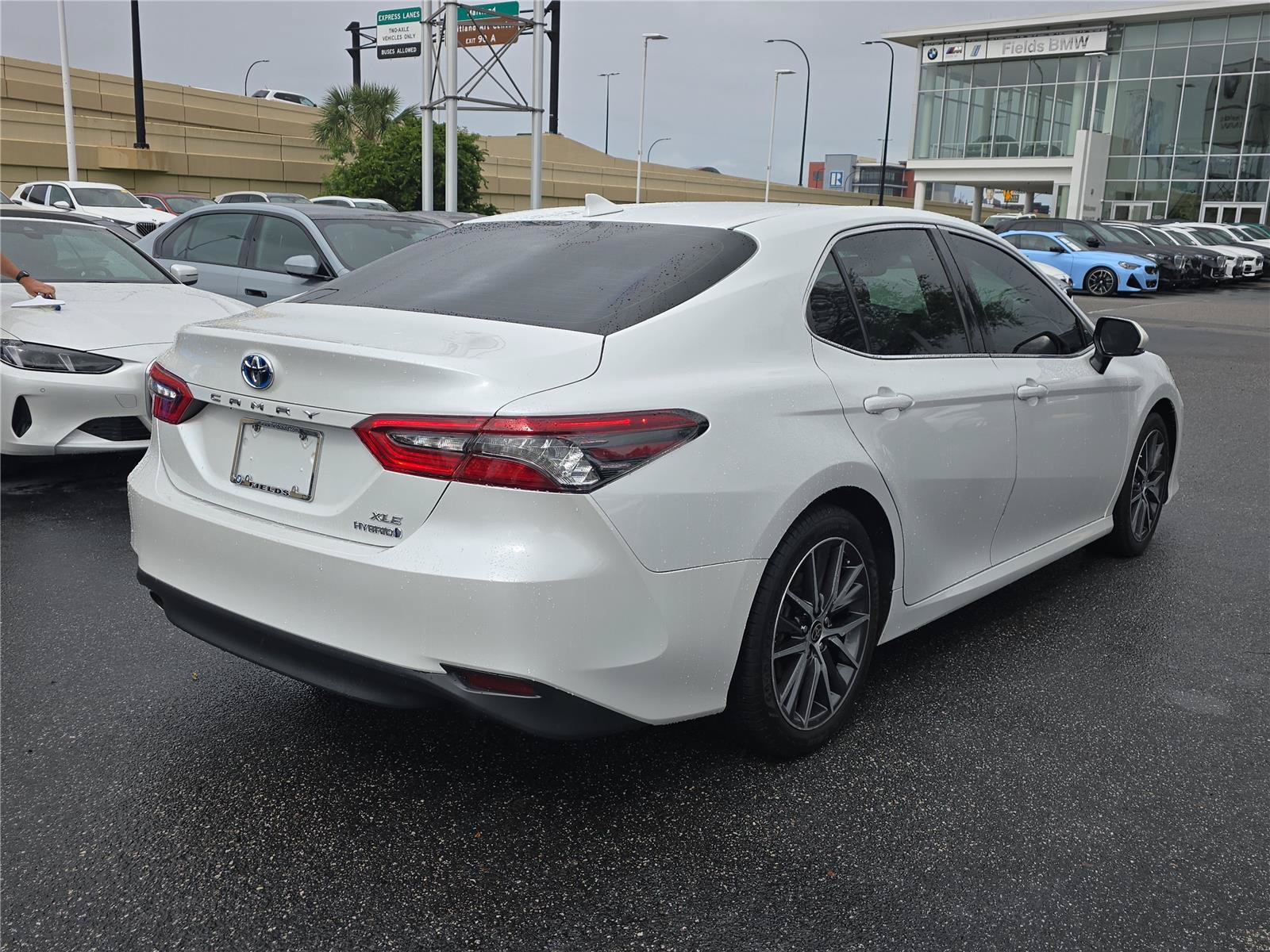 Used 2022 Toyota Camry XLE w/ Navigation Upgrade Package FWD image 2