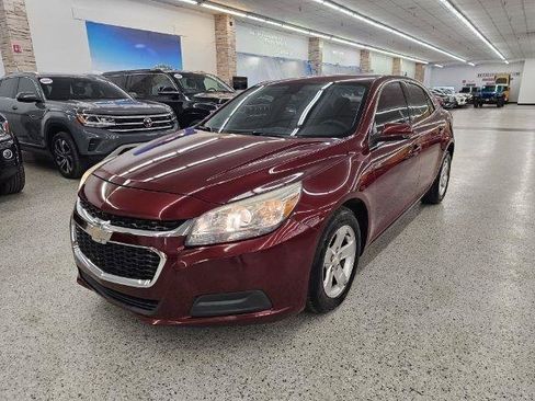 Used 2015 Chevrolet Malibu LT FWD image 2