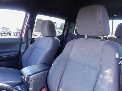 Certified 2018 Toyota Tacoma TRD Sport image 29