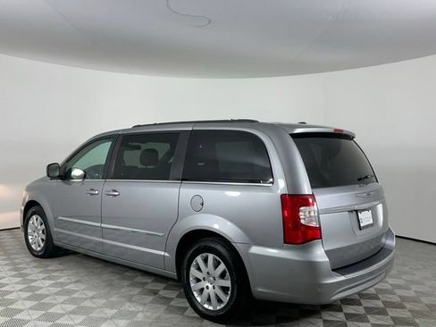 Used 2016 Chrysler Town & Country Touring FWD image 6