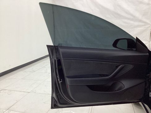 Used 2018 Tesla Model 3 Mid Range RWD image 18