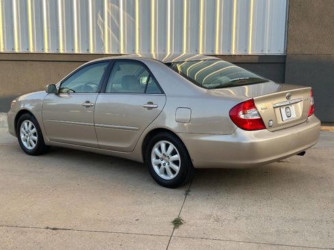 Used 2004 Toyota Camry XLE image 9
