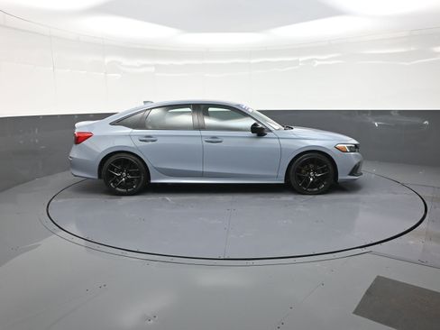 Used 2023 Honda Civic Sport image 2