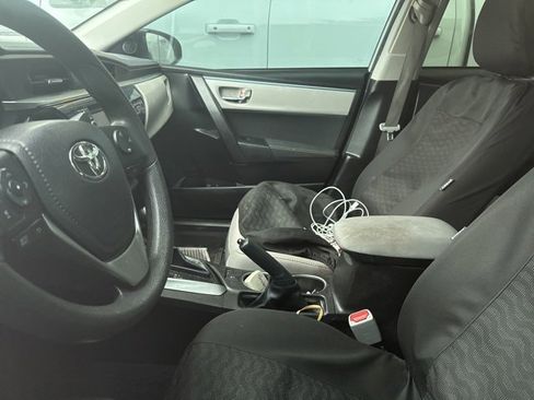 Used 2015 Toyota Corolla LE image 6
