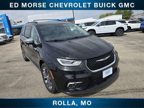 Used 2022 Chrysler Pacifica Limited w/ Uconnect Theater Family Group AWD/4WD image 1