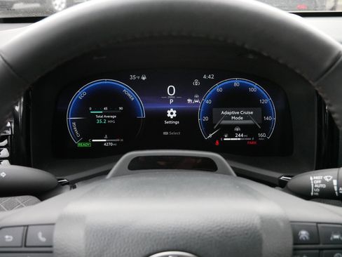 Used 2025 Toyota Camry XLE image 21