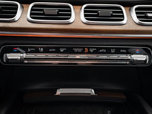 Certified 2025 Mercedes-Benz GLE 350 4MATIC image 38