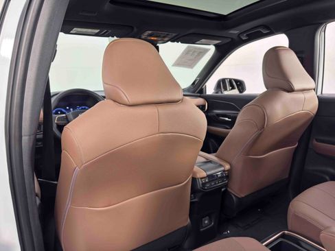 Used 2025 Toyota Grand Highlander AWD Hybrid image 37