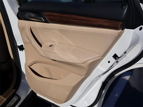 Used 2015 BMW X3 xDrive28i image 16