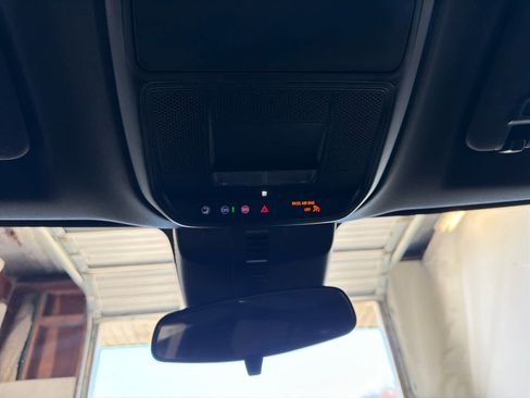 Used 2025 Chevrolet Traverse LT image 53