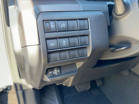 Used 2025 Toyota Tacoma SR5 AWD/4WD image 17