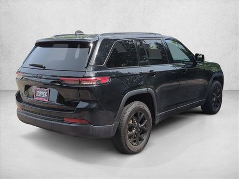 Used 2024 Jeep Grand Cherokee Altitude AWD/4WD image 7