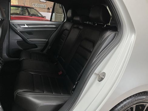 Used 2016 Volkswagen Golf R 4-Door AWD/4WD image 21