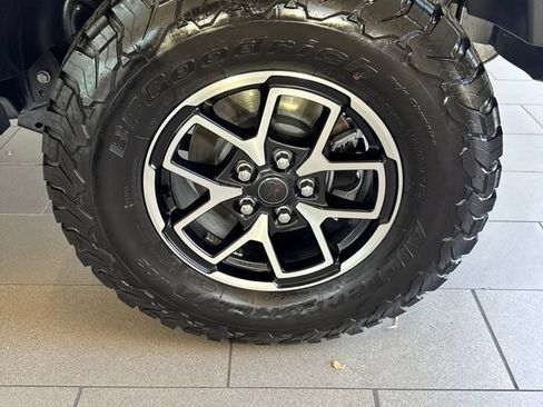 Used 2025 Jeep Wrangler Unlimited Rubicon AWD/4WD image 19