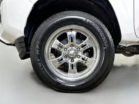 Used 2018 Toyota Tacoma SR image 34