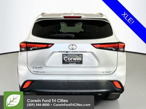 Used 2022 Toyota Highlander XLE AWD/4WD image 13