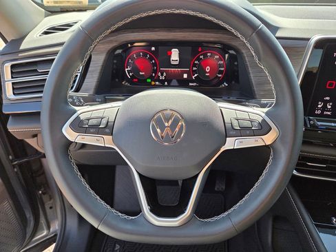 Used 2024 Volkswagen Atlas SEL image 10