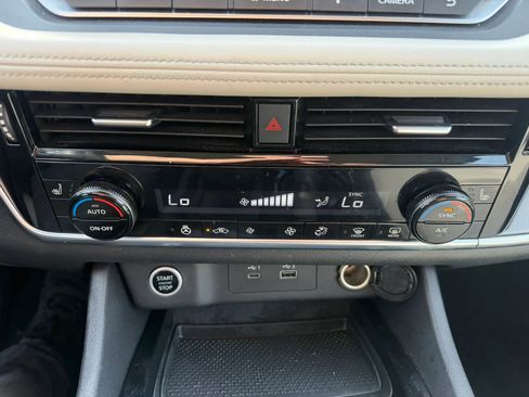 Used 2022 Nissan Rogue SV w/ SV Premium Package AWD/4WD image 19