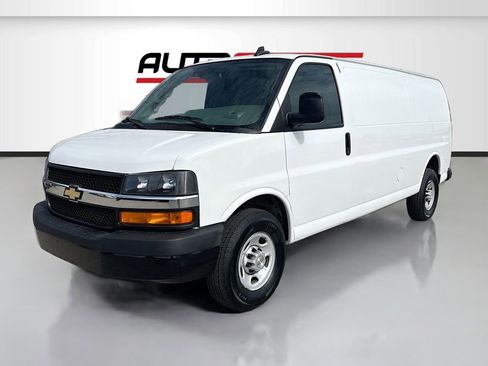 Used 2024 Chevrolet Express 3500 Extended w/ Driver Convenience Package RWD image 3