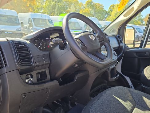 Used 2025 RAM ProMaster 2500 w/ Convenience Group image 13