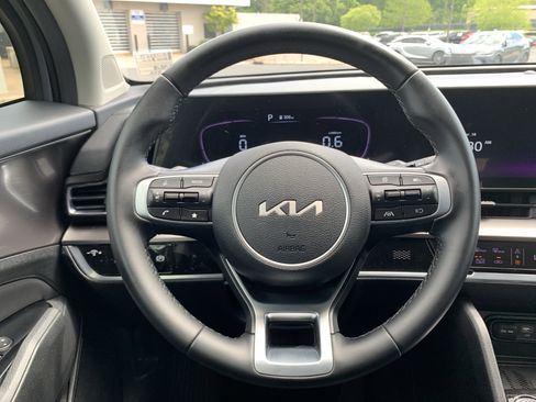 Used 2023 Kia Sportage EX image 18