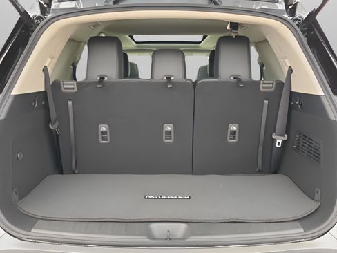 New 2026 Nissan Pathfinder SL w/ SL Premium Package image 10