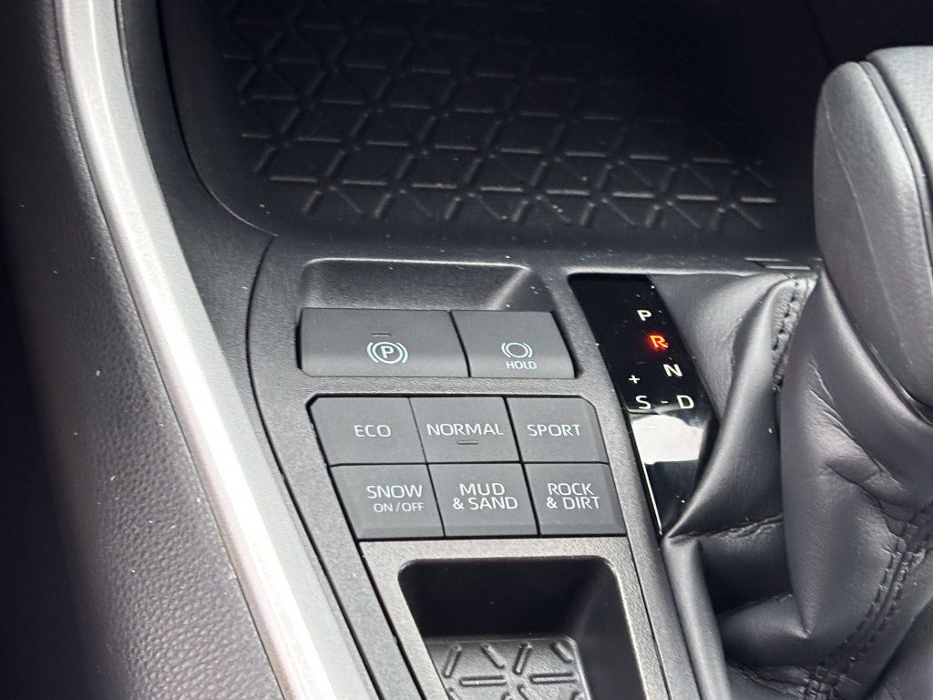 Certified 2025 Toyota RAV4 XLE AWD/4WD image 31