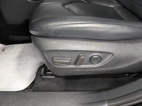 Used 2021 Toyota Highlander XLE AWD/4WD image 39