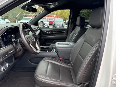 Used 2022 GMC Yukon XL Denali image 9