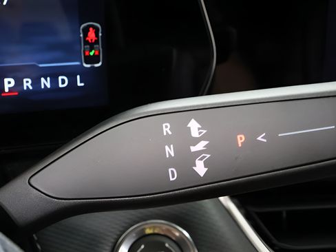 New 2026 Chevrolet Equinox LT w/ Convenience Package II FWD image 17