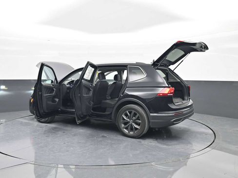 Used 2023 Volkswagen Tiguan SE image 46