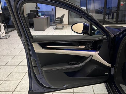 Used 2024 Porsche Panamera 4 image 20