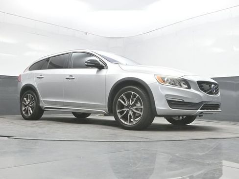 Used 2017 Volvo V60 T5 Cross Country w/ Convenience Package AWD/4WD image 33