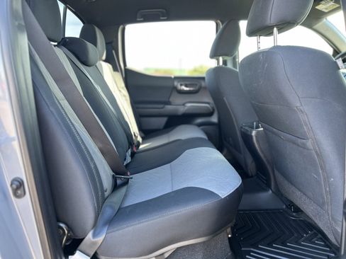 Used 2020 Toyota Tacoma TRD Off-Road image 12